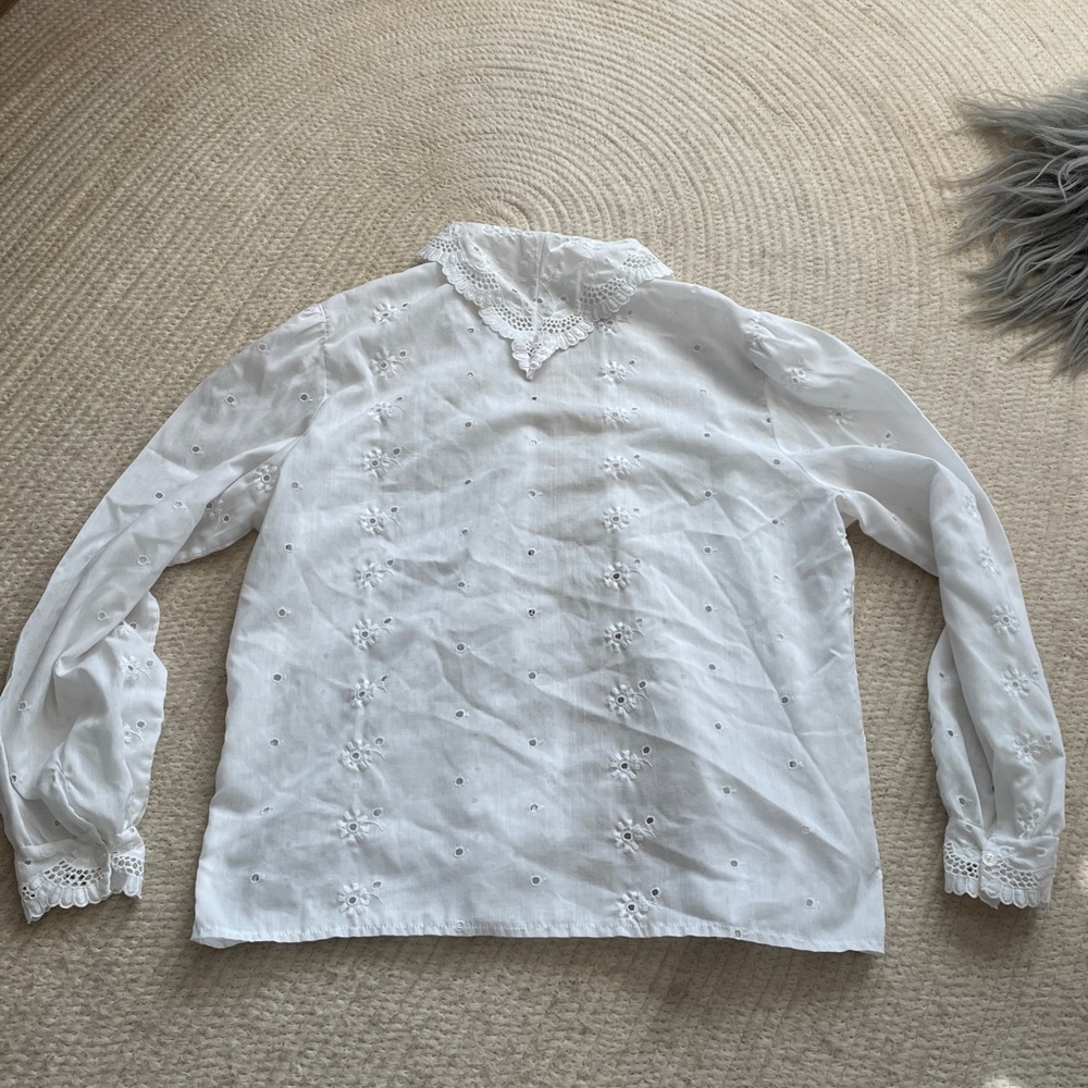 Vintage eyelet blouse! - Picture 7 of 10